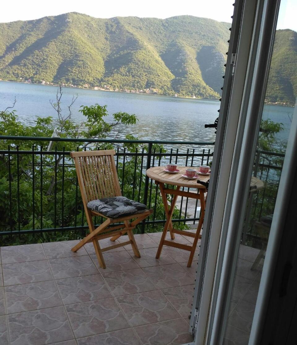 Apartmani Villa Radovic Risan Esterno foto